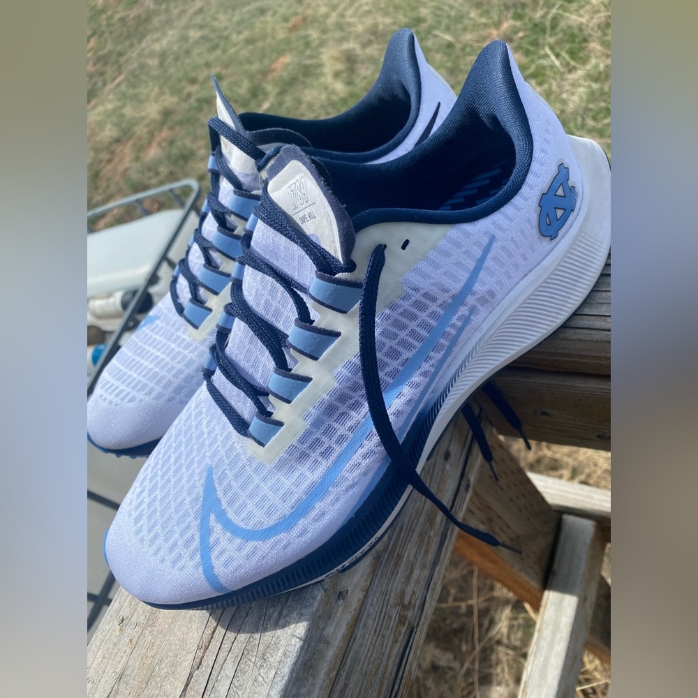 2020 Pegasus Zoom Nike UNC shoe, size 10